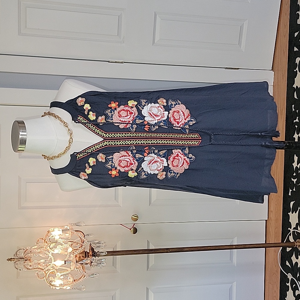 NWOT, Boho Embroidered Top Size Small